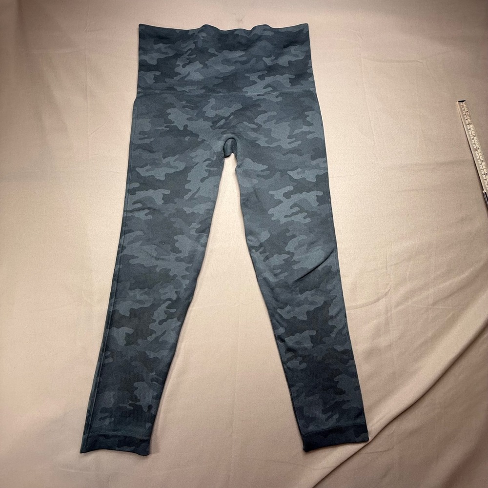 Gymshark Women Grey Camo Seamless High Waisted Cropped Leggings Size S